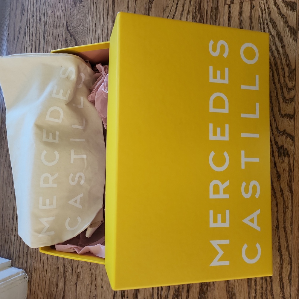 Mercedes Castillo Box and Dustbag